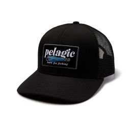 Casquette trucker Pelagic Flybridge Built For Trollin noire vue de face avec patch "Built For Fishing"